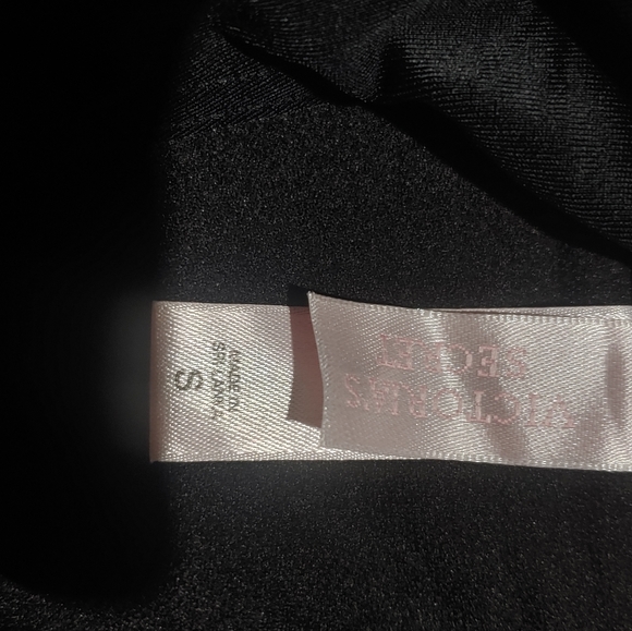 Victoria Secret - Picture 2 of 2